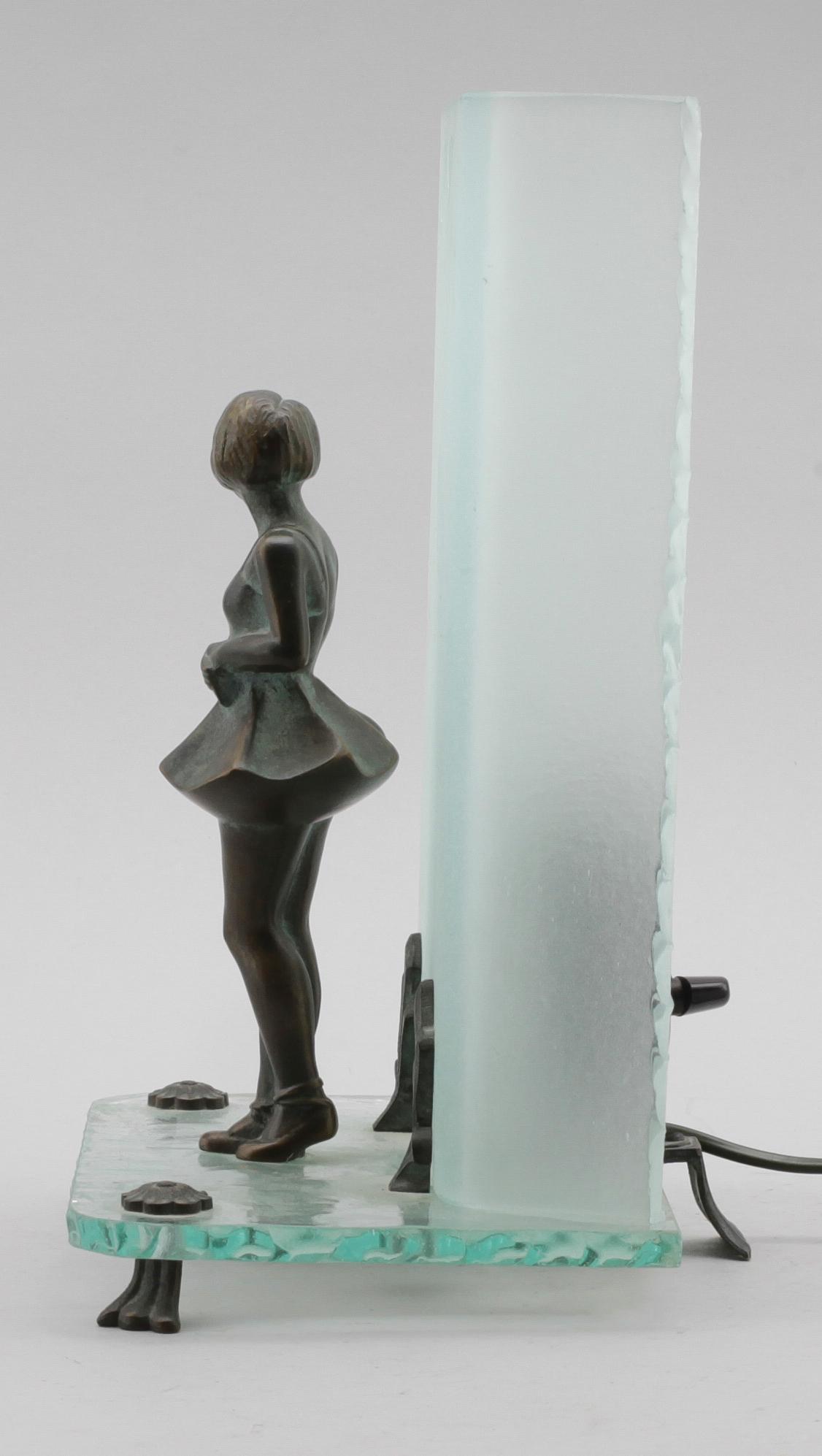 BORDSLAMPA, råglas och patinerad brons, art déco.