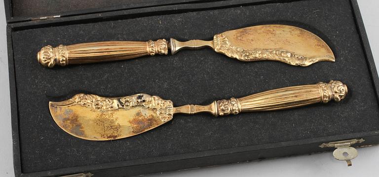 KNIVAR, ett par, silver, Gustaf Möllenborg, Stockholm, 1840. Vikt 105 g.