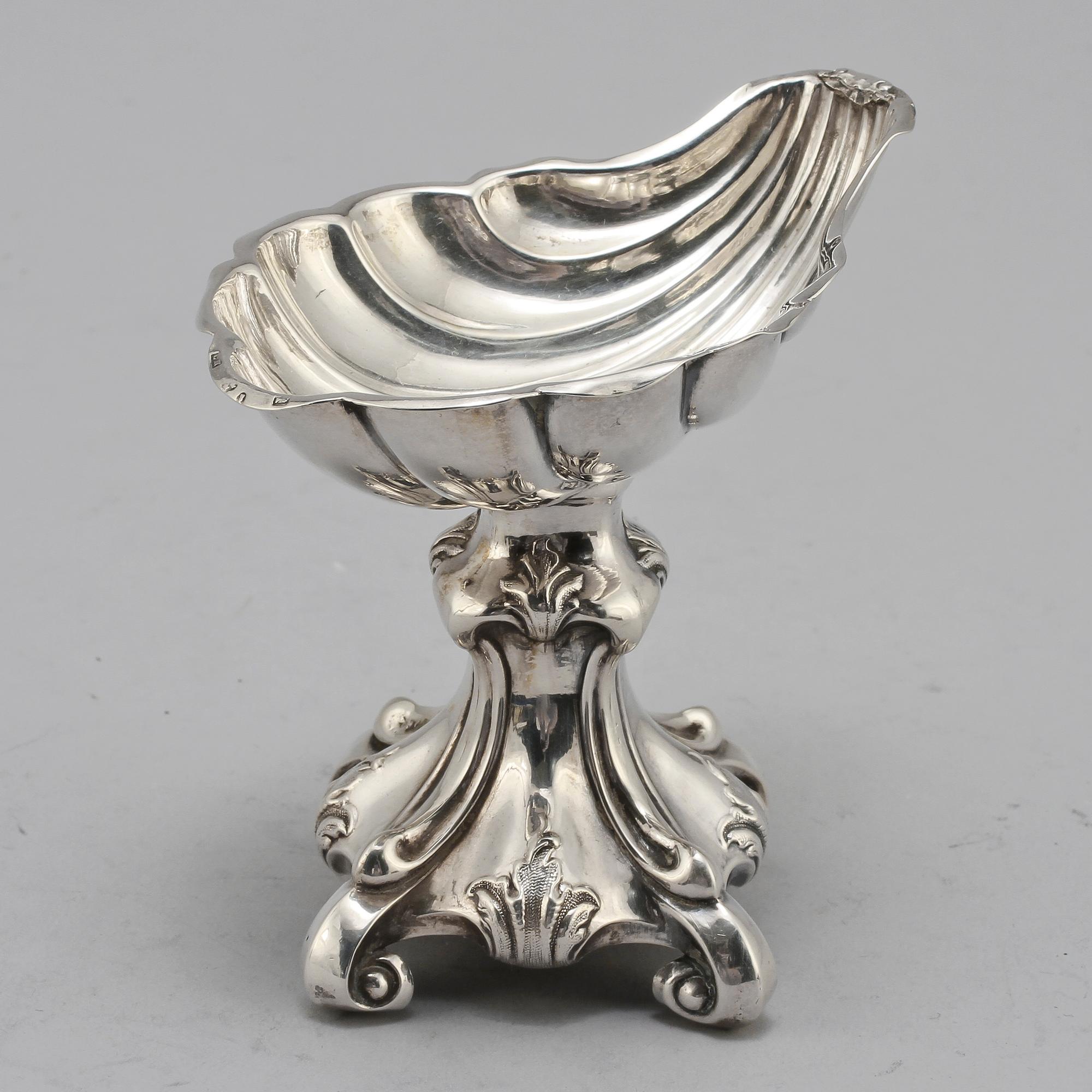 LJUSSTAKAR, ett par samt SALTKAR, silver, 1800-talets andra hälft. Tot vikt 410 g.