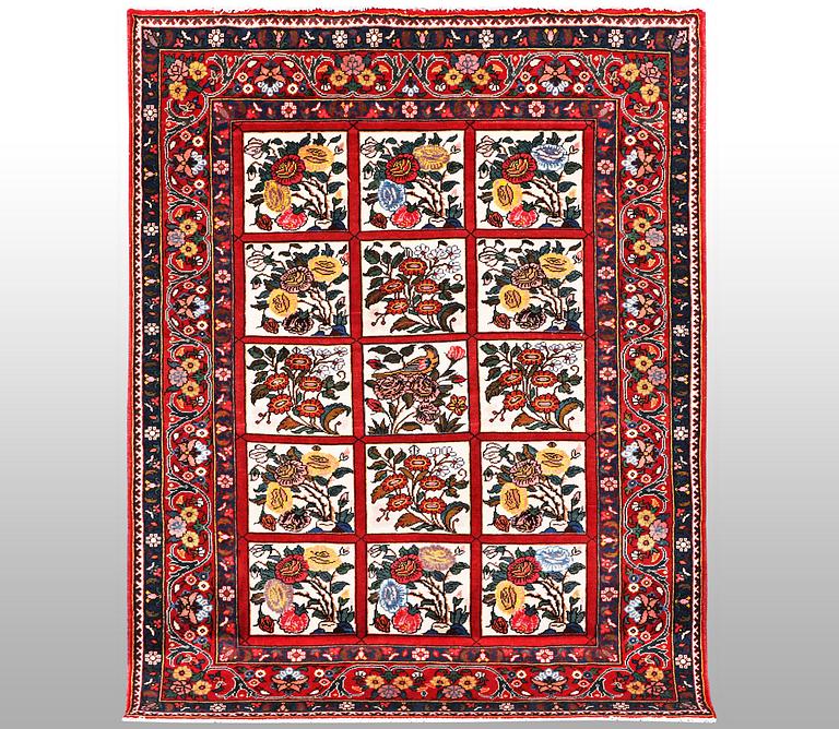 A carpet, Bakthiari, ca 190 x 140 cm.