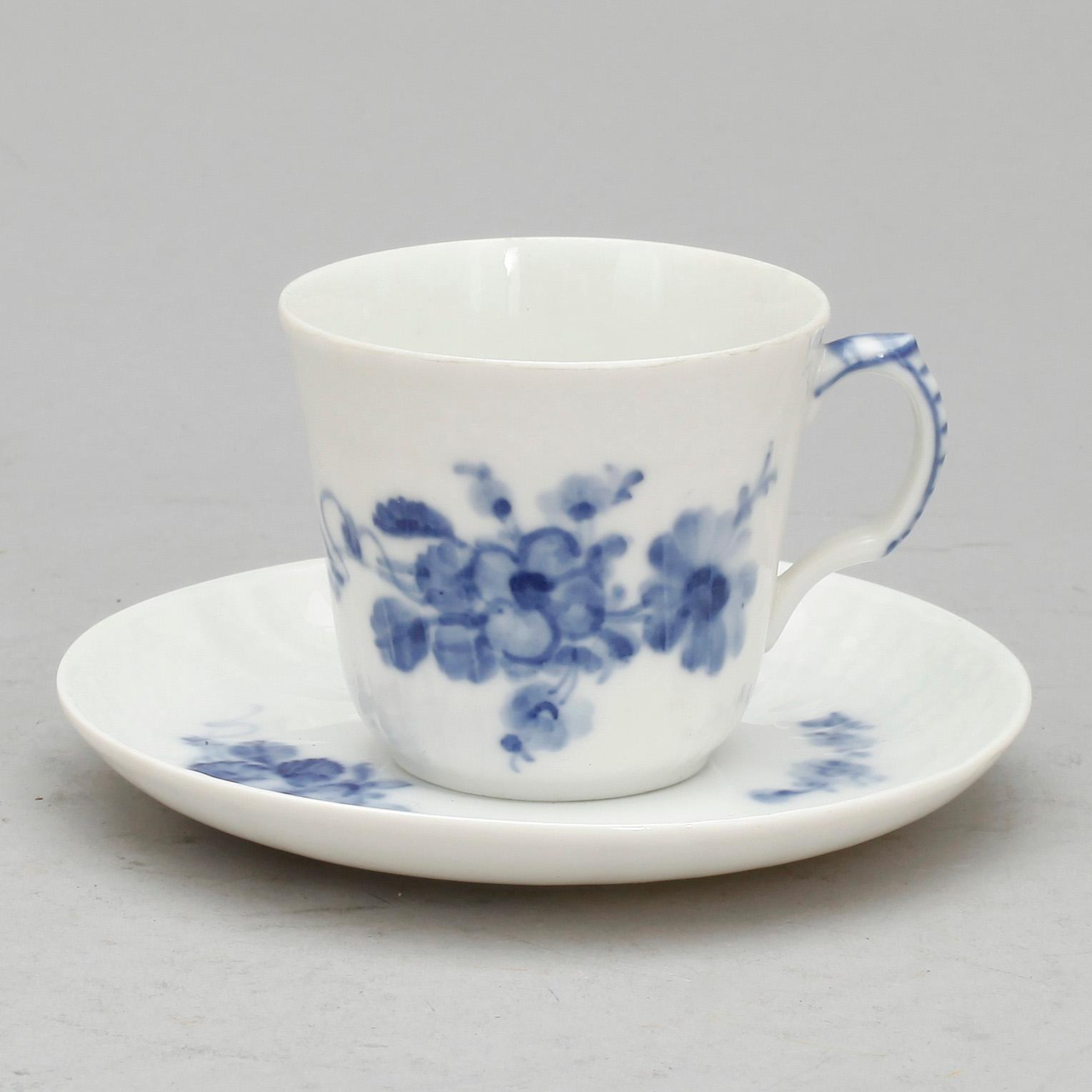 KAFFESERVIS, porslin, 
33 delar, "Blå Blomst", Royal Copenhagen.