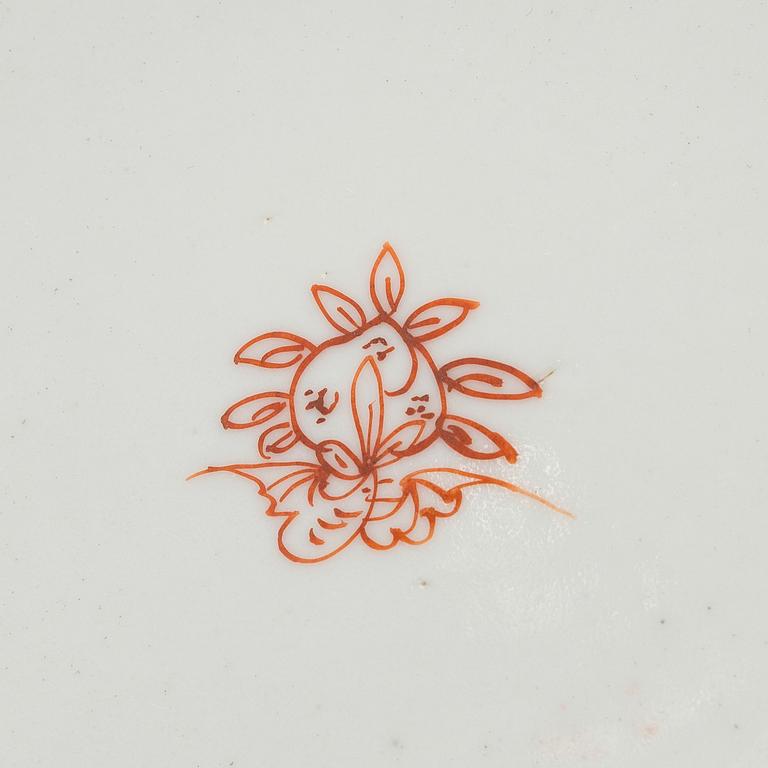 Tallrikar, 2 + 2 st, porslin, Kina, Qingdynastin, 1900-tal.