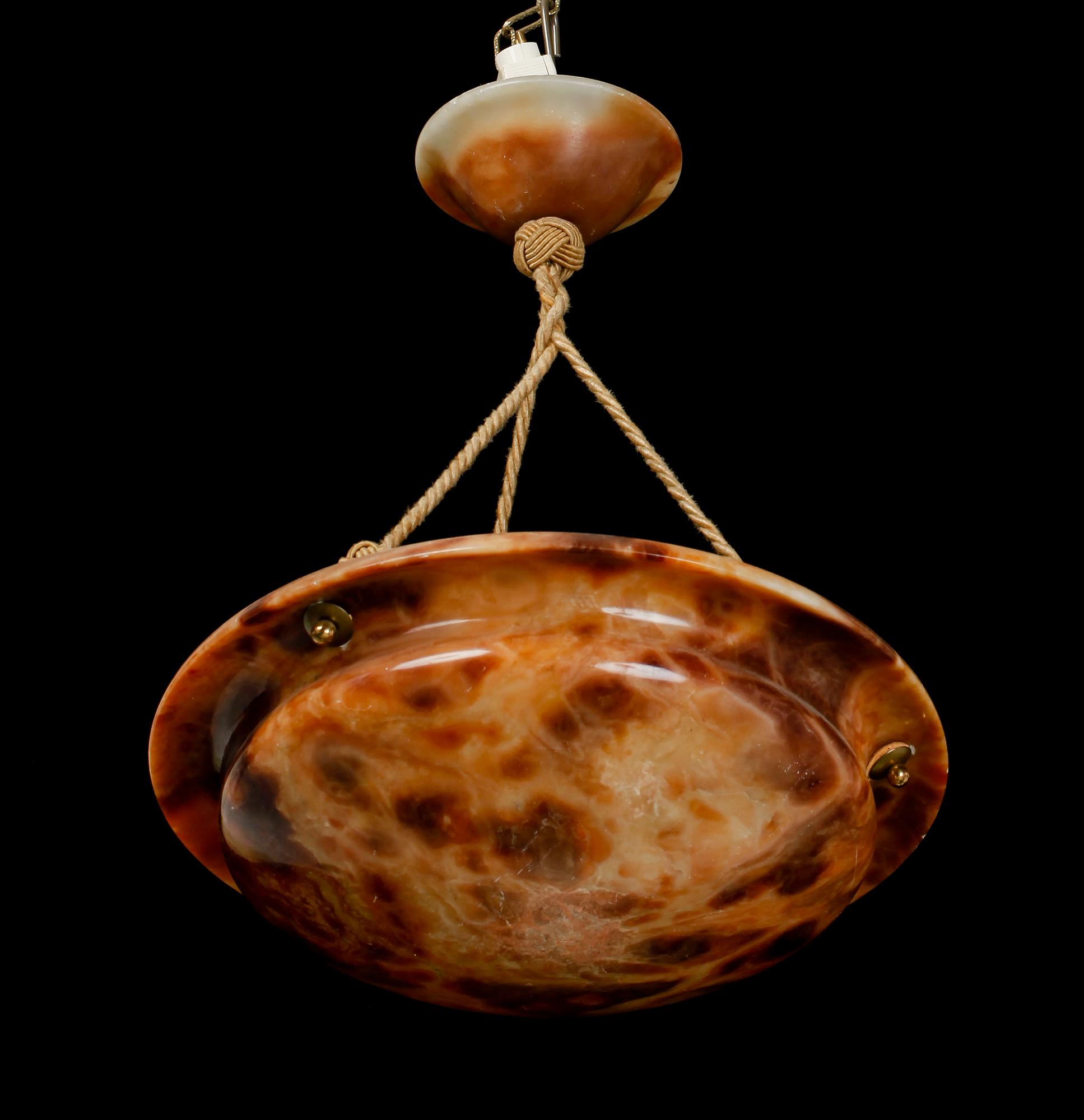 TAKLAMPA, alabaster, tidigt 1900-tal. Höjd 50 cm.