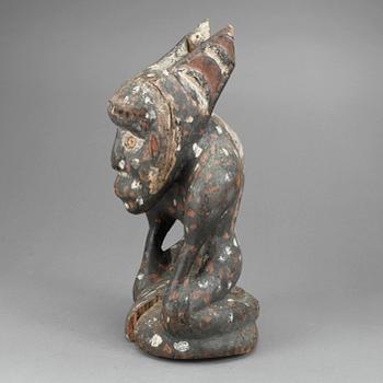 FIGUR, skuret trä, 1900-tal.
