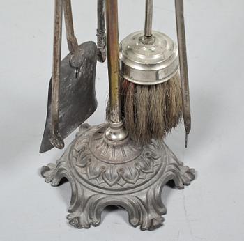 BRASSTÄLL, försilvrad gulmetall samt gjutjärn, omkring 1900-talets mitt.