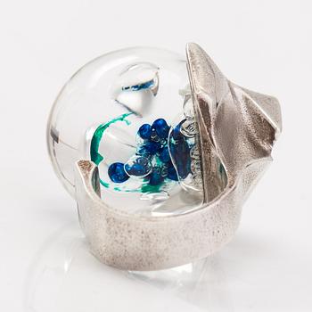 Björn Weckström, Ring "Förstelnad sjö", sterlingsilver och akryl. Lapponia 1973.