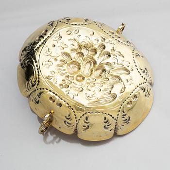 Konfektskål, förgyllt silver. Otydlig mästarstämpel, möjligen Theodor Menth (verksam 1685-1700), Augsburg. Barock.