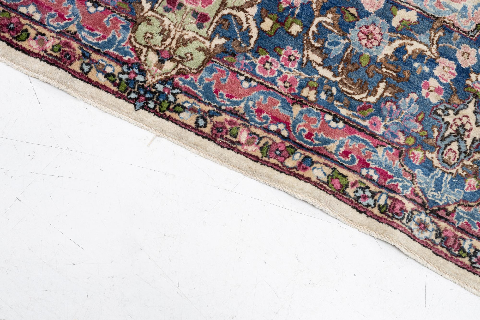 Matta, Kirman, ca 365 x 265 cm.