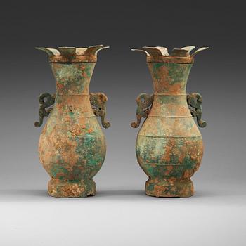 A pair of archaistic bronze Hu vases, presumably Warring States/Han dynasty (481 B.C. - 220 A.D.).
