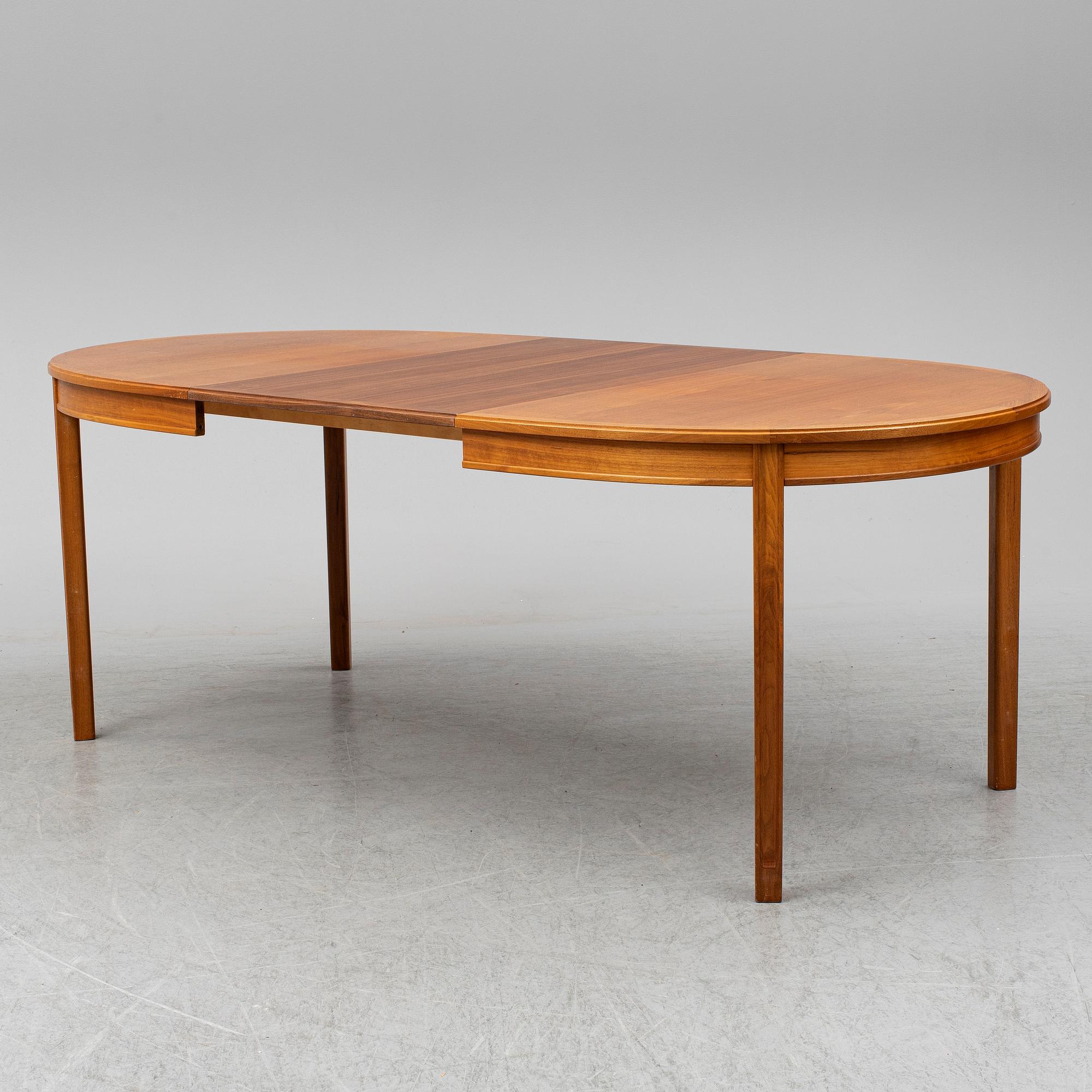 BERTIL FRIDHAGEN, a 'Sörgården' walnut table.