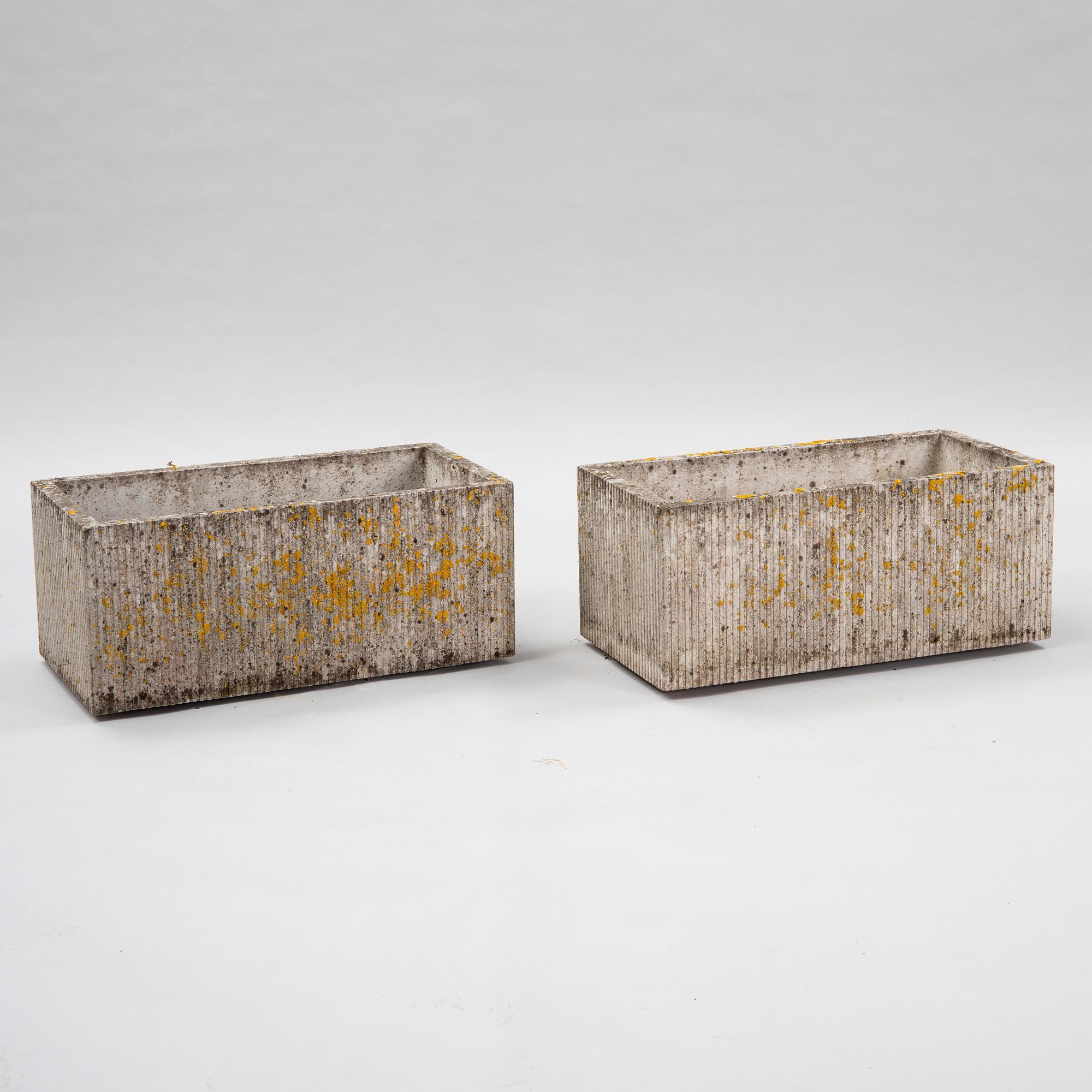 Stina Lindholm, a pair of conpemporary concrete flower pots, Skulpturfabriken.