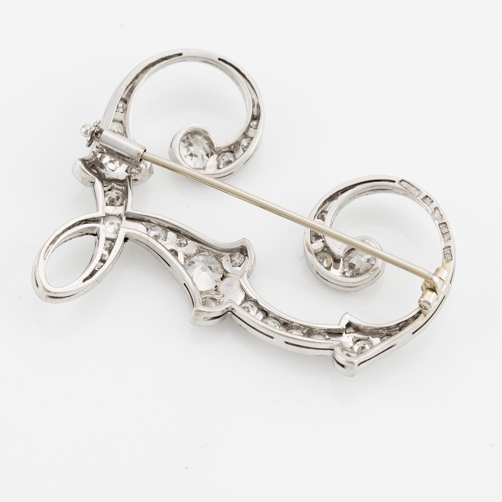 Brosch "L", 18K vitguld med gammalslipade diamanter.