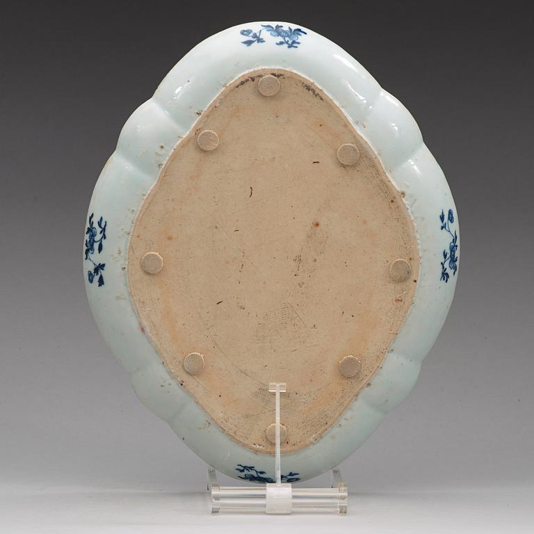 A blue and white pumkin shaped tureen with cover and tray, Qing dynasty, Qianlong (1736-95).