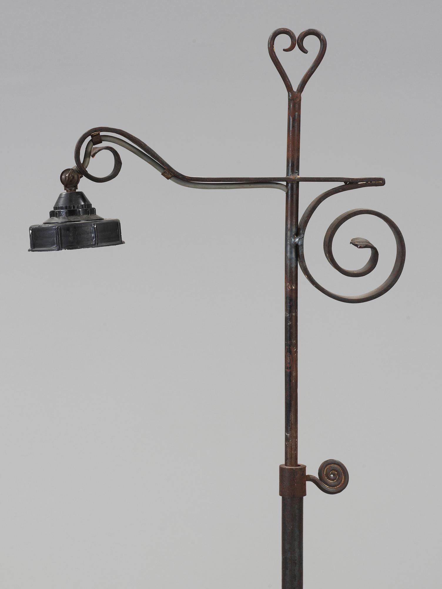 GOLVLAMPA, smide, 1900-tal.