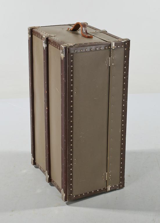 KOFFERT, 1900-talets första hälft.