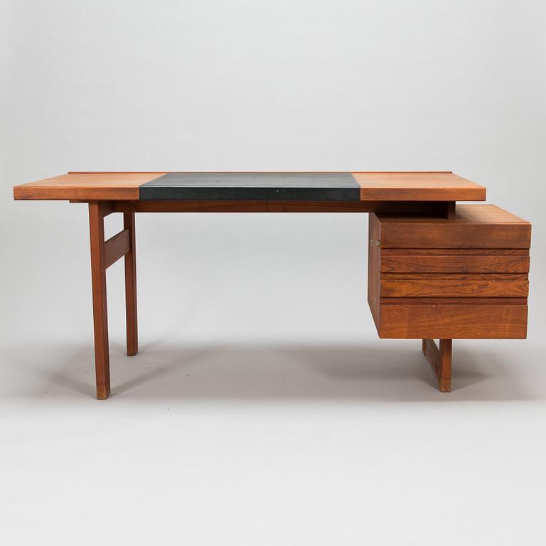 Olavi Hänninen, A 1960's 'Paletti' writing desk for HMN Huonekalu Mikko Nupponen, Lahti, Finland.