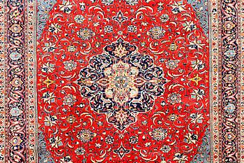A Kashan carpet, a. 320 x 234 cm.