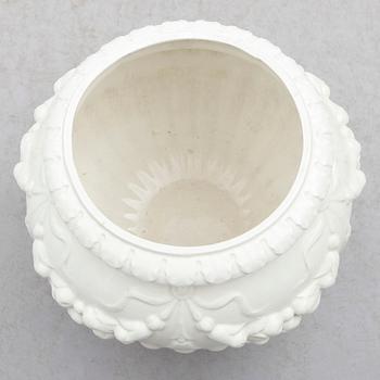 URNA, majolika, omkring år 1900.