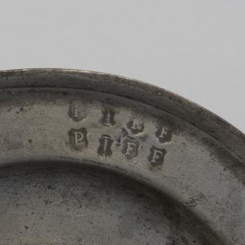 FIVE DIFFERENT 18TH CENTURY PEWTER PLATES.