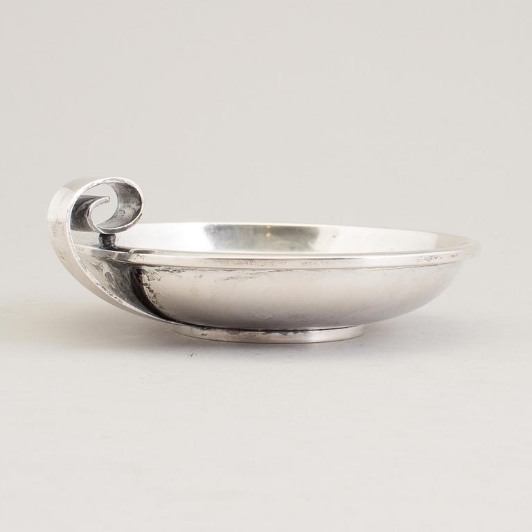 A silver plate by Fritz S Heimburger, Copenhagen 1943. Weight circa 225 grams.