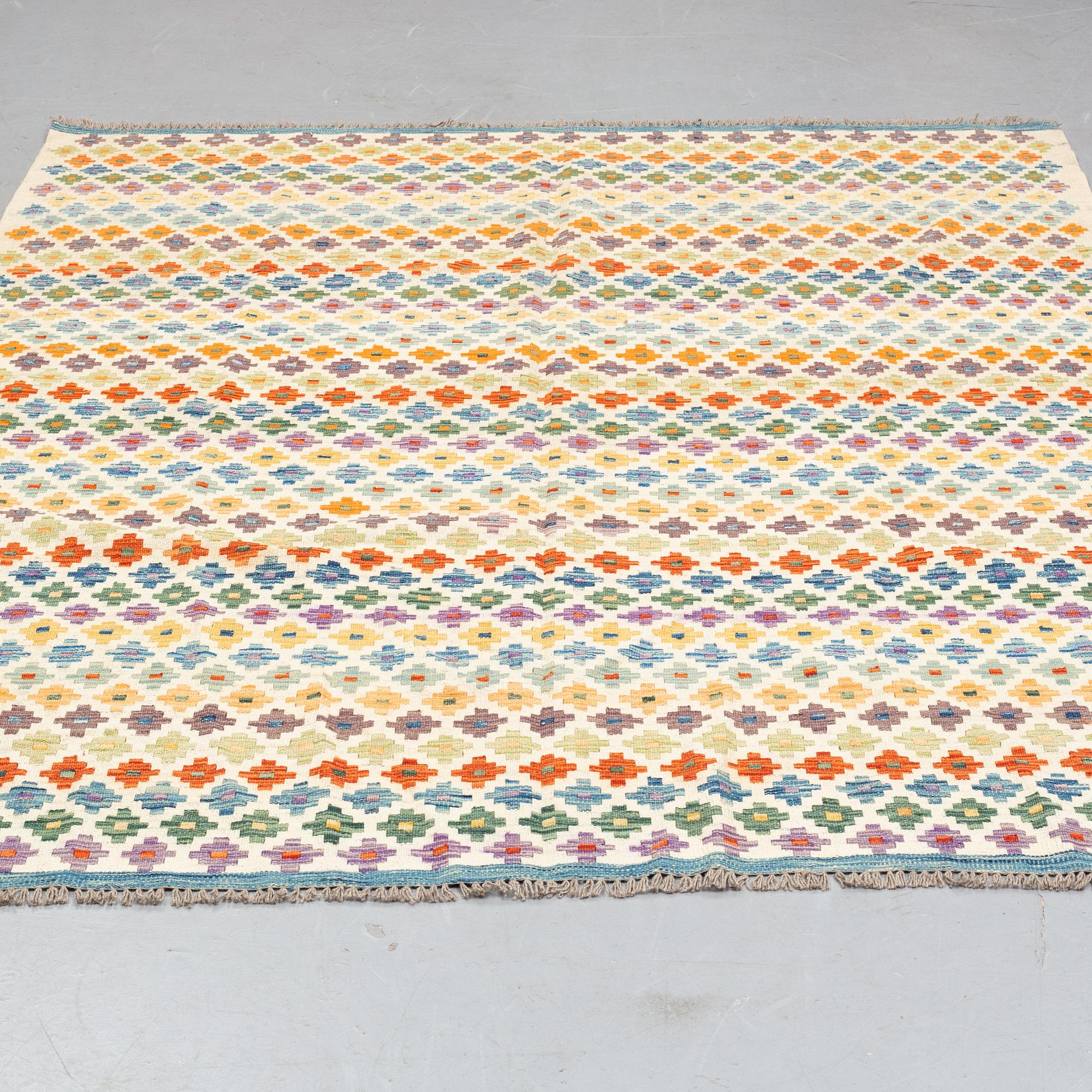 Matta, kelim, ca 241 x 183 cm.