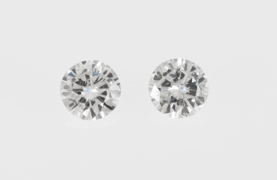 BRILJANTSLIPADE DIAMANTER, 2 st, 0.25 ct vardera, oinfattade.
