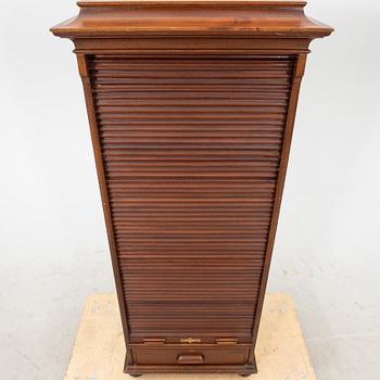 An early 1900s oak cabinet from Åtvidaberg.