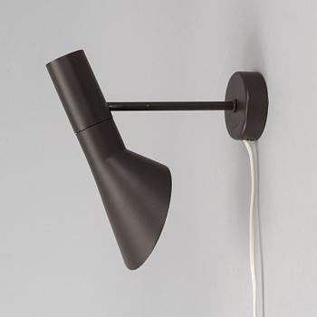 Arne Jacobsen, "AJ" vägglampa, Axel Annell, på licens av Louis Poulsen, 1950/60-tal.