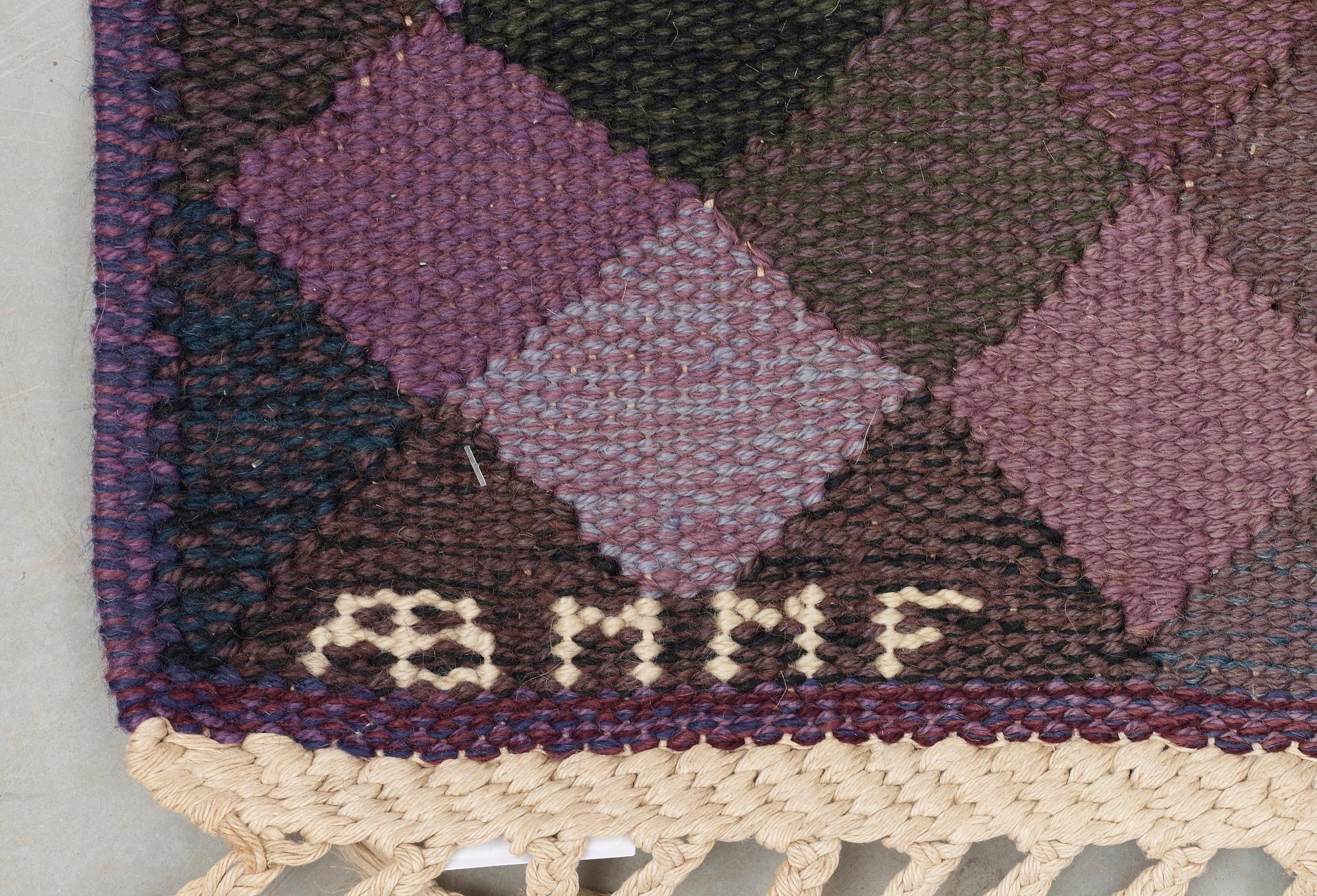 CARPET. "Granen violett". Tapestry weave. 228 x 169 cm. Signed AB MMF MR.