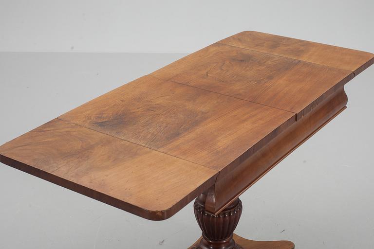 KLAFFBORD, empire, Ryssland. 1800-talets första hälft.