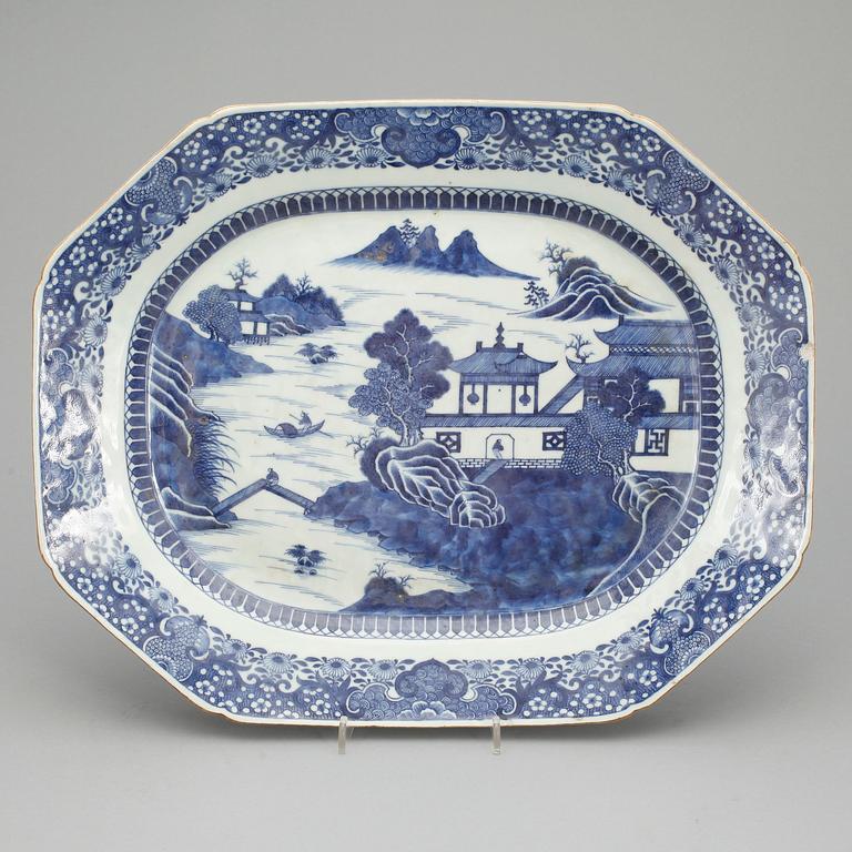STEKFAT, porslin, Kina, Qianlong 1736-1795.