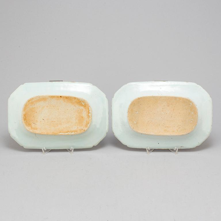 A pair of blue and white export porcelain serving dishes, Qing dynasty, Qianlong (1736-95).
