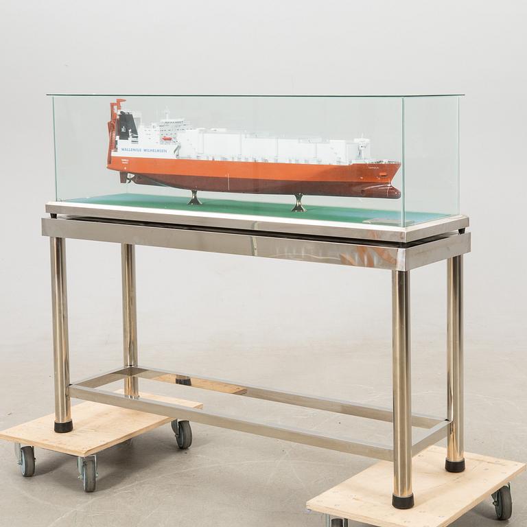 Ship model, "M/V Tapiola" Singapore, Mitsubishi Heavy Industries 1978/2004.