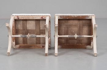 TABURETTER, ett par. Sengustavianska stockholmsarbeten, omkring år 1800.