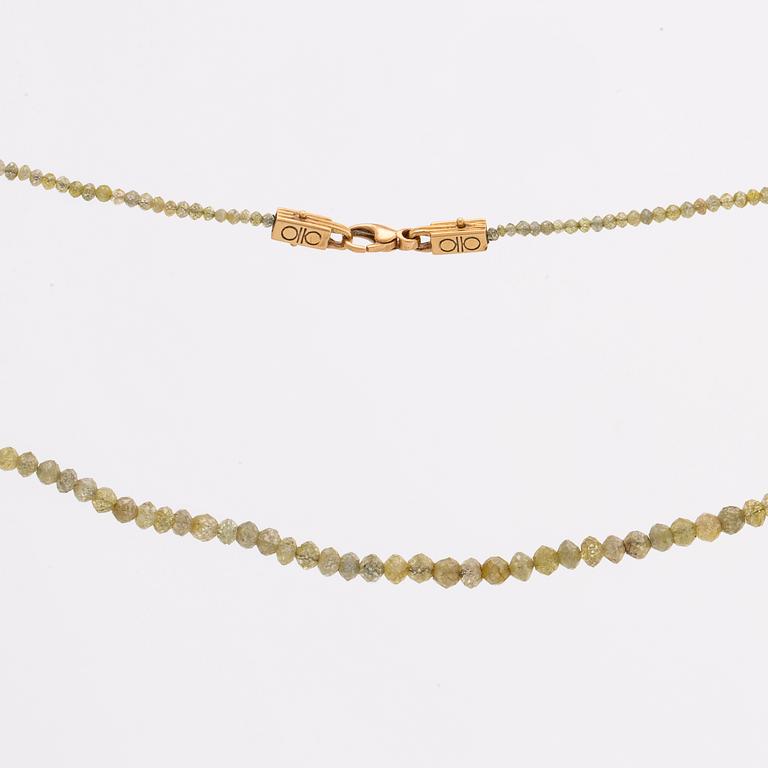 NECKLACE green yellow diamonds approx 26 ct in total, clasp 18K gold, Artmetall Helsingborg.