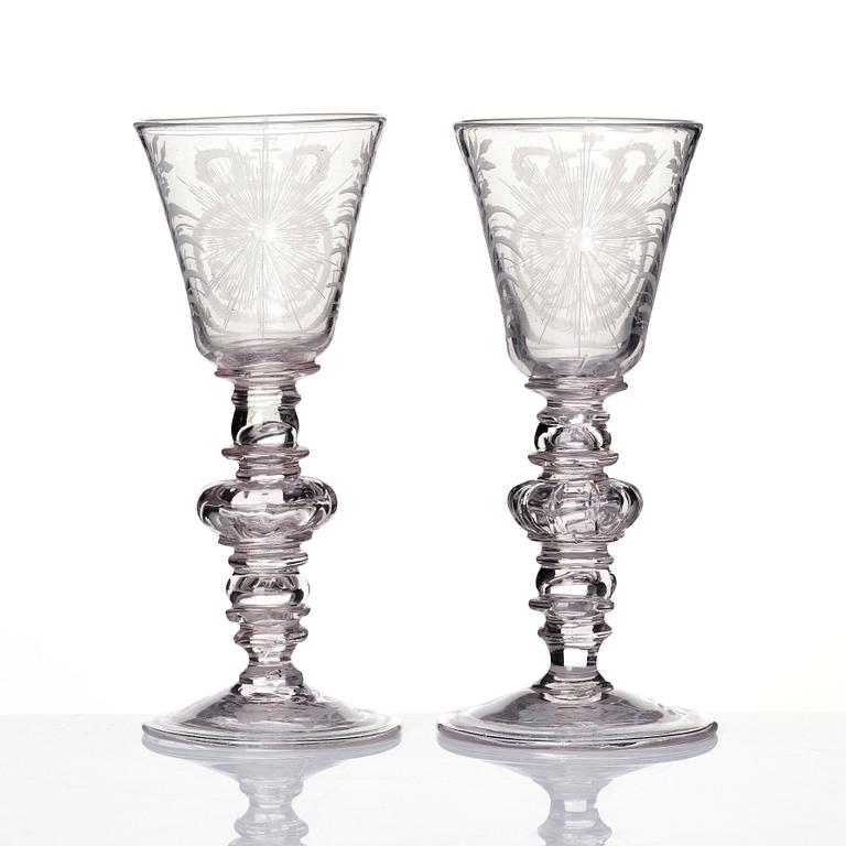 Pokaler, glas, ett par. Troligen Kungsholms glasbruk, 1700-tal.