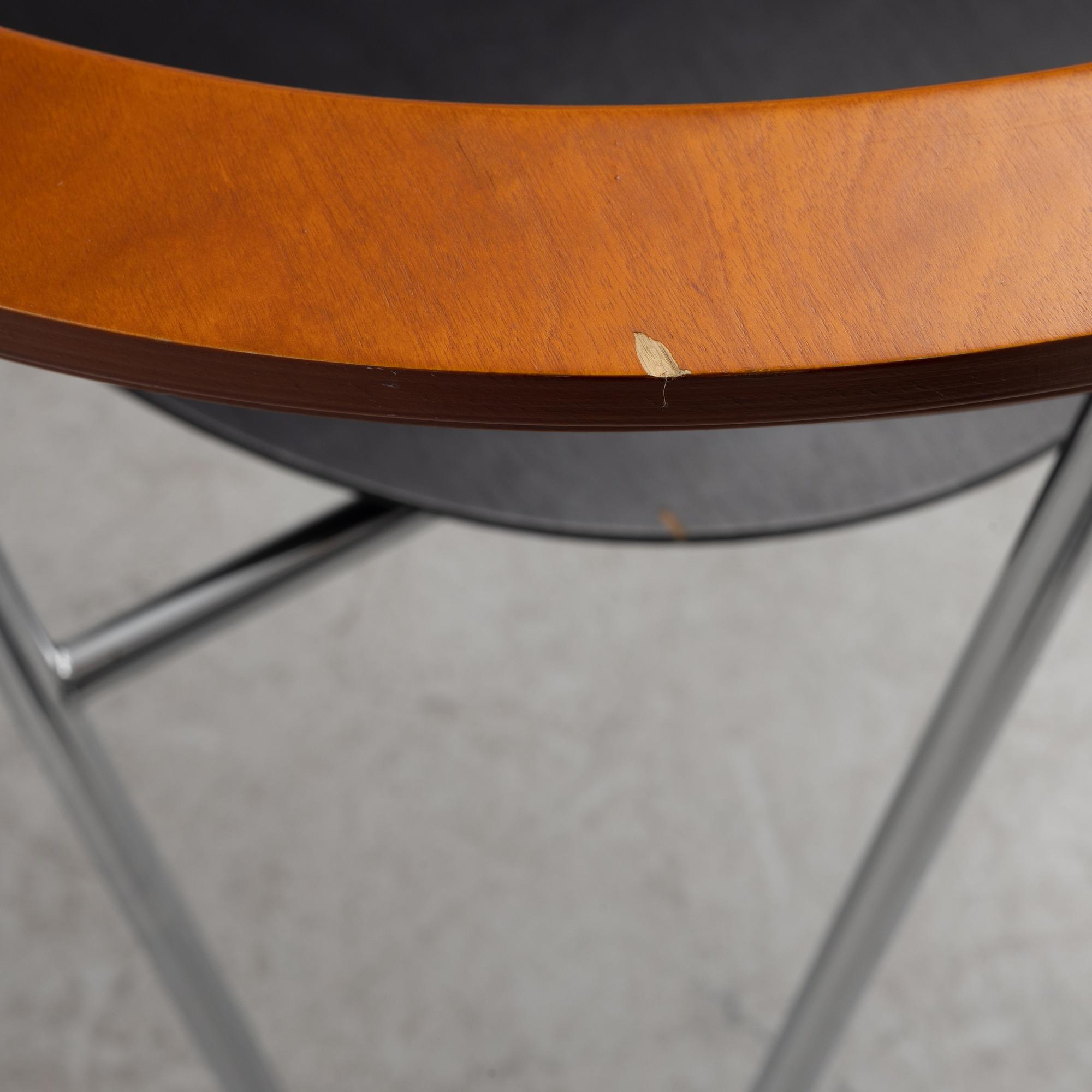 Pentti Hakala, karmstolar, 6 st, "W-chair", Korhonen, formgiven 1985.