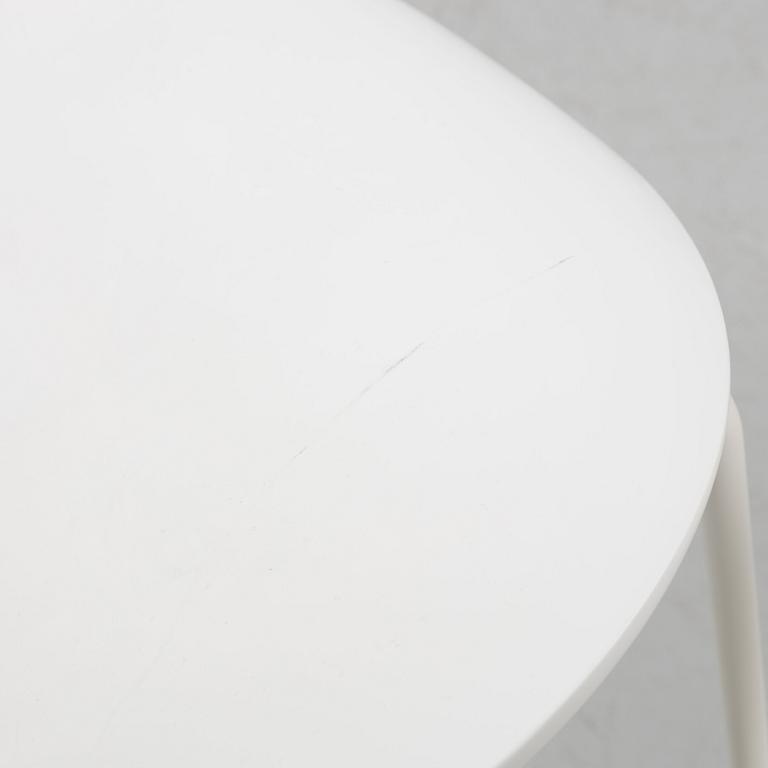 Arne Jacobsen, stolar, ett par, ”Sjuan", Fritz Hansen, Danmark 2015.