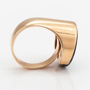 Elis Kauppi, Ring, 14K guld, spektrolit. Kupittaan kulta, Åbo 1974.