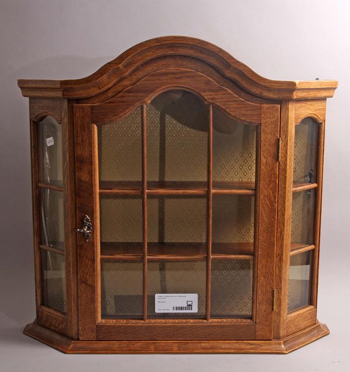 HÄNGSKÅP, 1900-talets andra hälft.