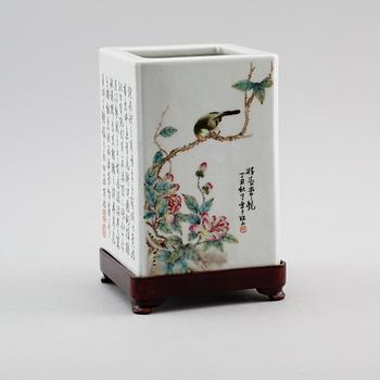 A square brush pot with calligraphy, Qing dynasty with Qianlong seal mark, 19th century.