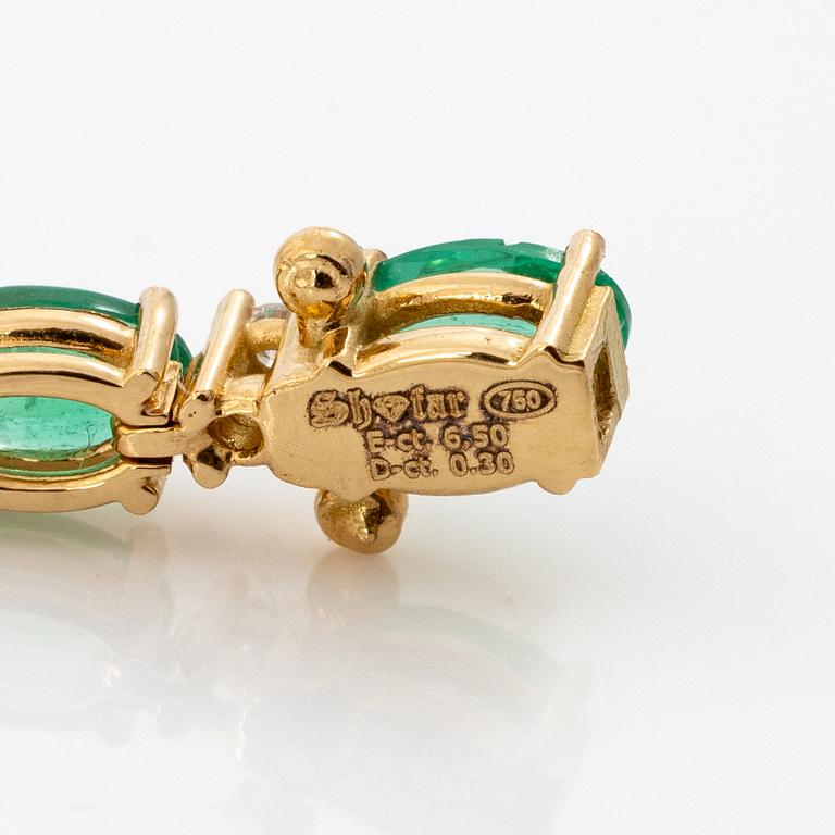 Bracelet 18K gold with emeralds and brilliant-cut diamonds.