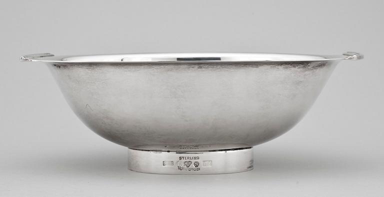 SKÅL, sterling silver, Vera Ferngren, GAB Stockholm 1964. Vikt 321 g.