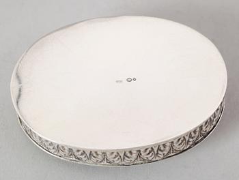 DOSA, silver, importstämplar. Vikt 96 g.