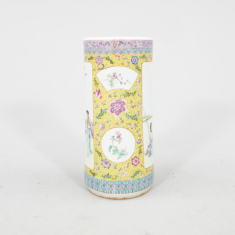 Umbrella stand/floor vase China 20th century porcelain.