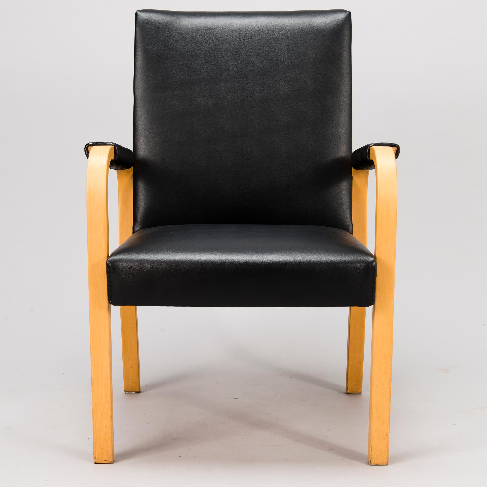 Alvar Aalto, ALVAR AALTO, A 1970/1980s armchair for Artek.