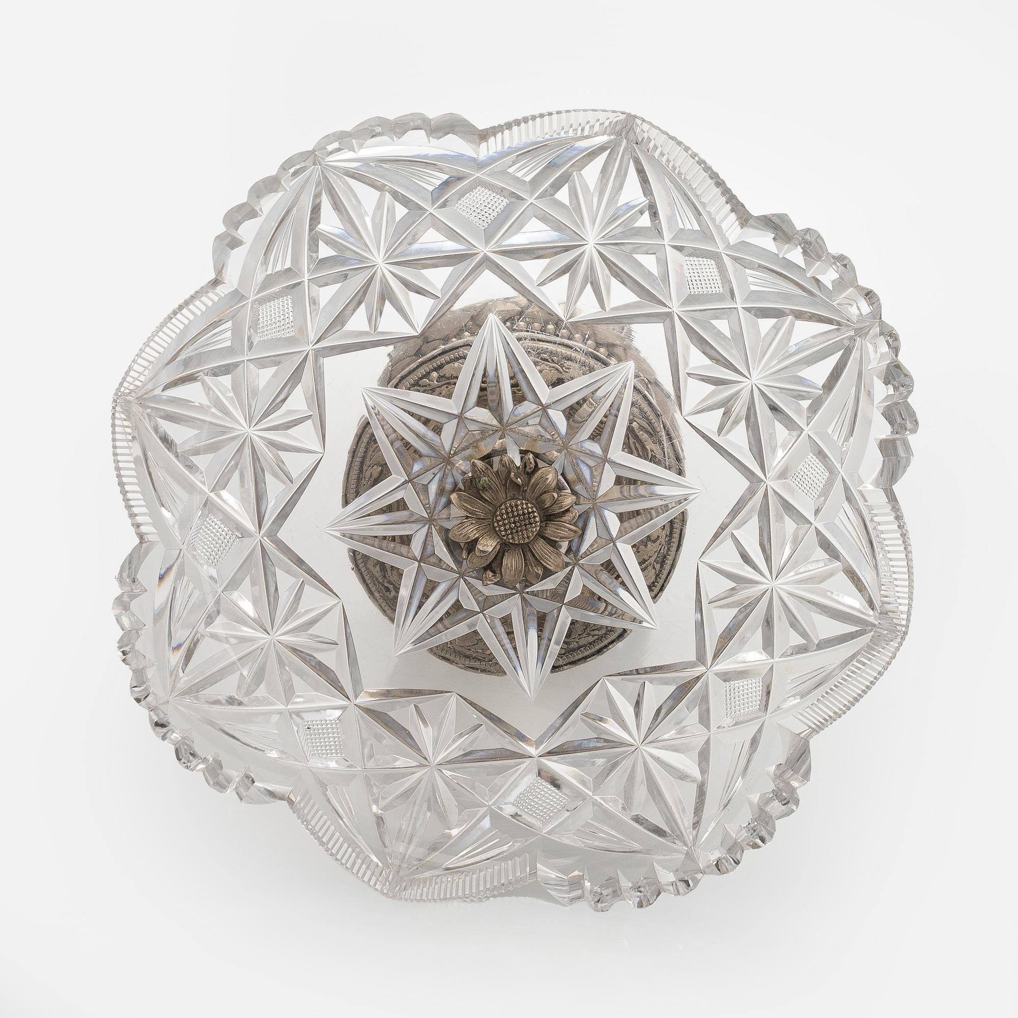 Tarjoilumalja, valkometallia ja kristallia, 1900-luvun alku.