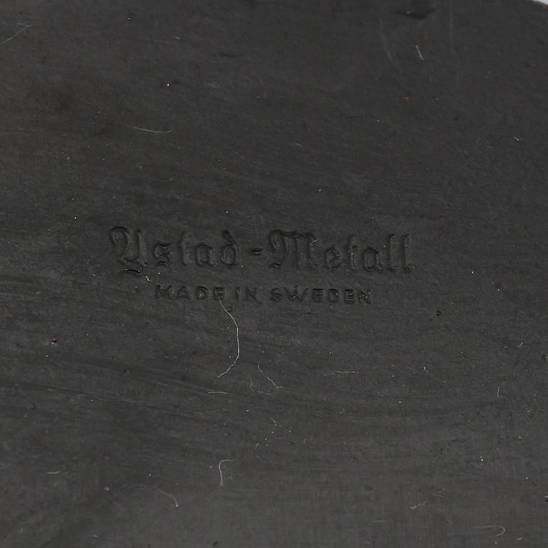 KLÄDHÄNGARE, lackerad metall, Ystad Metall, 1900-talets andra hälft.