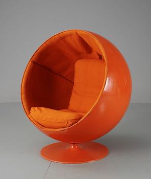 144. An Eero Arnio Globe chair by Asko, Finland, probably 1960-70's.