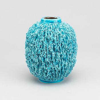 GUNNAR NYLUND, vas "Igelkottvasen", chamotterat stengods, Rörstrand.